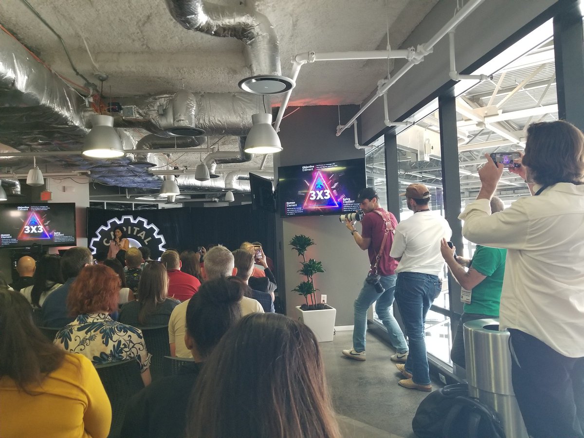 Chris___Lopez's tweet photo. The packed rm on the topic of using Storytelling 2 move the needle in branding/marketing shows how much ppl R interested in improving their market outreach.
The talked covered 3 main points every person should know about how 2 make ppl care about what u do. #AustinTechWeek #ATX https://t.co/wwKrOyWsby