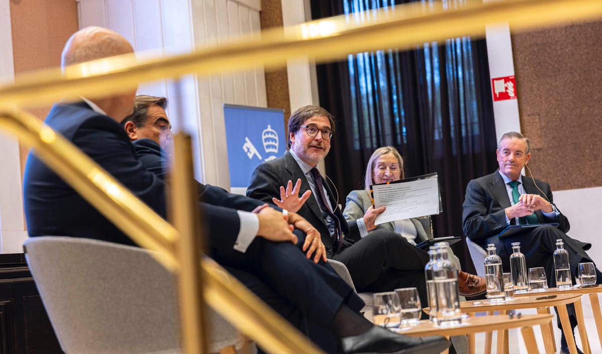 Un gran día en <a href="/UCOMILLAS/">Universidad Pontificia Comillas</a> Inauguramos la Cátedra de Estudios sobre Autonomía Estratégica, que codirijo junto al gran <a href="/MargSchinas/">Margaritis Schinas</a>.
🎙️ Diálogo con <a href="/PrimeministerGR/">Prime Minister GR</a> <a href="/kmitsotakis/">Kyriakos Mitsotakis</a> y mesa con líderes como Ana Pastor, Andrés Sendagorta (SENER) y Francisco J. Sánchez Segura <a href="/Airbus/">Airbus</a>