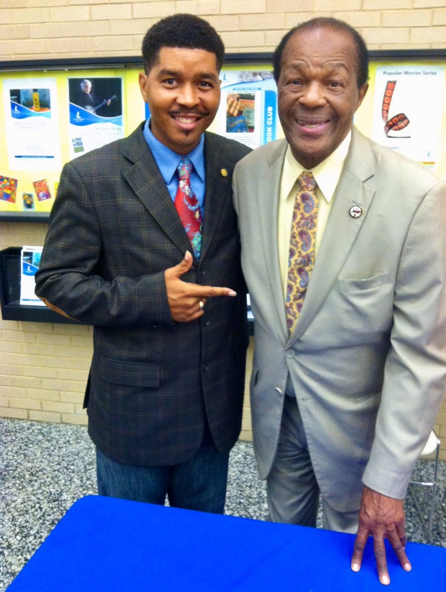 omartyree's tweet photo. #OMARTYREE #legendary #WashingtonDC #Mayor #MARIONBARRYJR in 2014 with his #autobiography #MAYORFORLIFE ~ If you have #BOOK #IDEAS &amp; a #BUDGET with a #PUBLISHER we can #negotiate to produce YOUR #LIFE #STORY as well ~ 4 any #WRITING #CONSULTATION on #DM me &amp; let’s talk ~ #FOLLOW https://t.co/PdvWTPUbV0