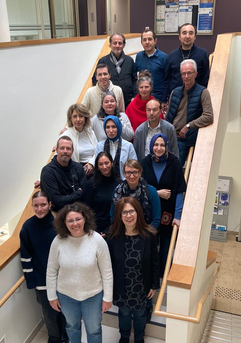 guzpermon's tweet photo. Representando a @UCOMILLAS, he empezado a colaborar en el proyecto IMPACCT de formación docente en contextos interculturales e interreligiosos, liderado por @jlugiessen. Una experiencia muy enriquecedora para abrir horizontes en el diálogo interreligioso https://t.co/UVxfF73rJ2 https://t.co/LCwvpyhLsl