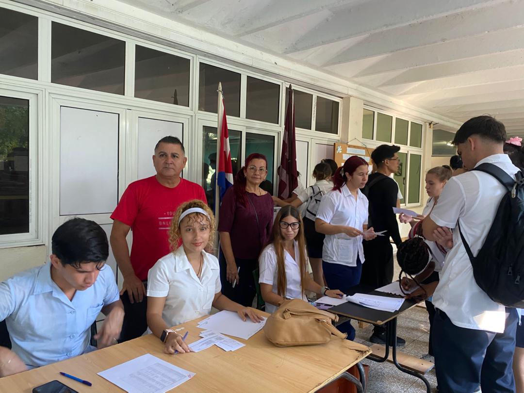 irisgm812's tweet photo. En #UCMCfg llegó el momento de elegir a los dirigentes estudiantiles. Con alegría y entusiasmo como caracteriza a los jóvenes, da inicio el proceso eleccionario de la #FEU en las carreras de las Ciencias Médicas en la #FCMC
#SomosUCMCfgos https://t.co/ER81PmjJBZ
