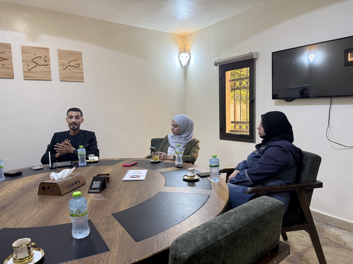 syjunion's tweet photo. في إطار دعم المكتب التنفيذي للاتحاد وضمان سير العمل بكفاءة، عقد عضو المكتب التنفيذي للاتحاد، أمين الشؤون المهنية لقاءً مثمرًا مع مجلس فرع إدلب، جرى خلال اللقاء بحث التحديات وإيجاد الحلول لتطوير العمل وخدمة الأعضاء. واختتم بتكريم الفرع تقديرًا لجهودهم.
#اتحاد_الصحفيين_السوريين https://t.co/Ff6VBu7h5I