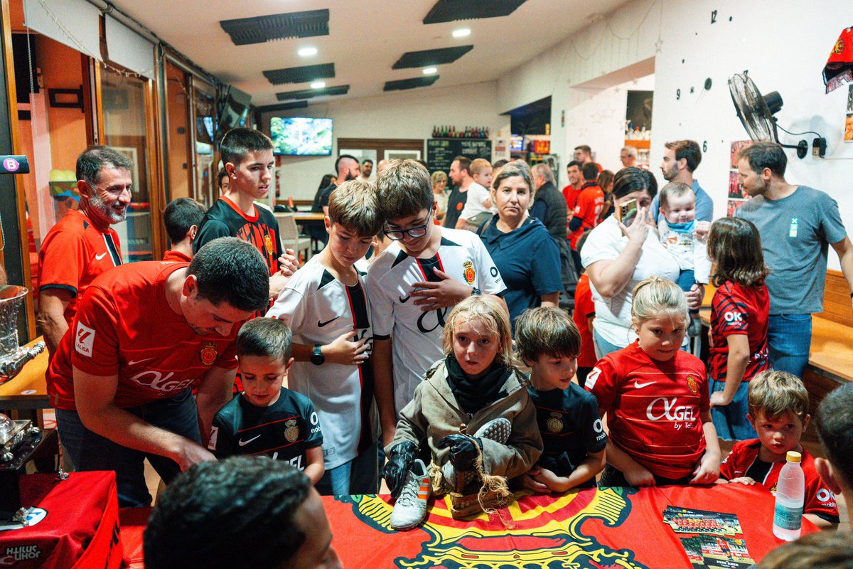 Present i futur 𝐯𝐞𝐫𝐦𝐞𝐥𝐥 𝐢 𝐧𝐞𝐠𝐫𝐞. 

Visca el Mallorca! Visca la <a href="/PMC_BBeltran/">Penya Mallorquinista de Campanet Bartomeu Beltrán</a>! ❤️🖤