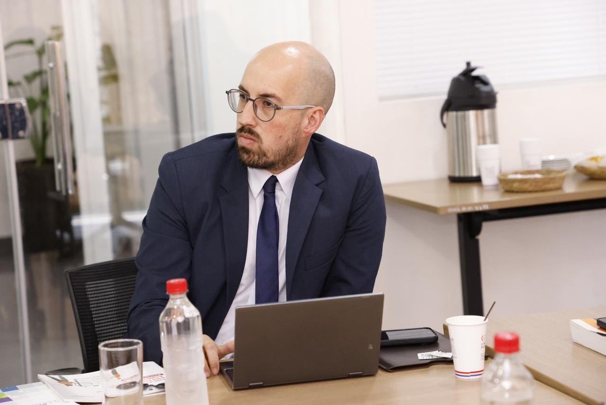 #INNOVACIÓN | La ministra de Trabajo, <a href="/monicarecalded/">Monica Recalde</a>, lideró una reunión con la Asociación de Abogados Laboralistas del Paraguay para socializar la puesta en marcha del nuevo sistema de gestión de asesoramientos y denuncias laborales

El nuevo sistema forma parte del proceso de