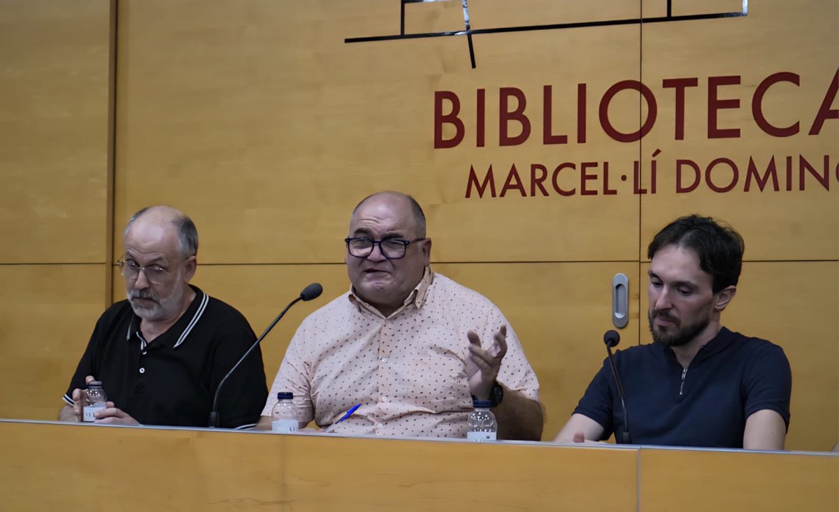 irenepradesg64's tweet photo. Presentació dels llibres de Gerard Vergés d'@emigdisubirats "The Unssustainable Lightness of Verse" presentació a càrrec de Xabier Coluig; "Les cartes de Geminis" presentació a càrrec de @JMTibau 
@JaumeLlambrich @bibliotecamd @XabierColuig https://t.co/DjRqEfeANn