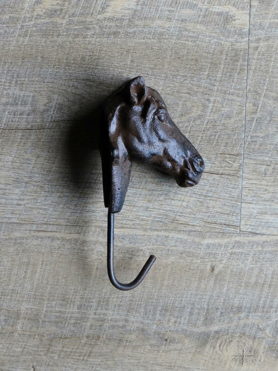 elementsdeco's tweet image. Cast Iron Horse Hook, Equestrian wall decor #EquestrianArt #StableDesign #RusticPatina 
#WallMount  #wiseshopper 

authenticbyclaire.etsy.com/listing/185372…