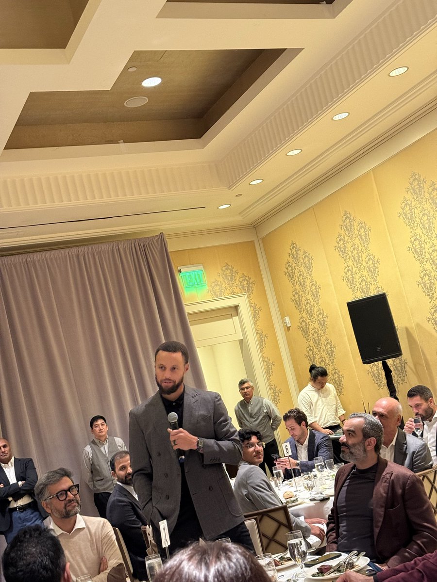 تشرفت بحضور عشاء خاص حول الذكاء الاصطناعي في وادي السيليكون بدعوة كريمة من معالي الوزير عبدالله السواحه حيث جمع نخبة من كبار المستثمرين والمبتكرين الذين يقودون مستقبل الذكاء الاصطناعي في منطقة سان فرانسيسكو.

كما أقدّر إشادة معالي الوزير بـ لوسيديا كأحد قصص النجاح السعودية في