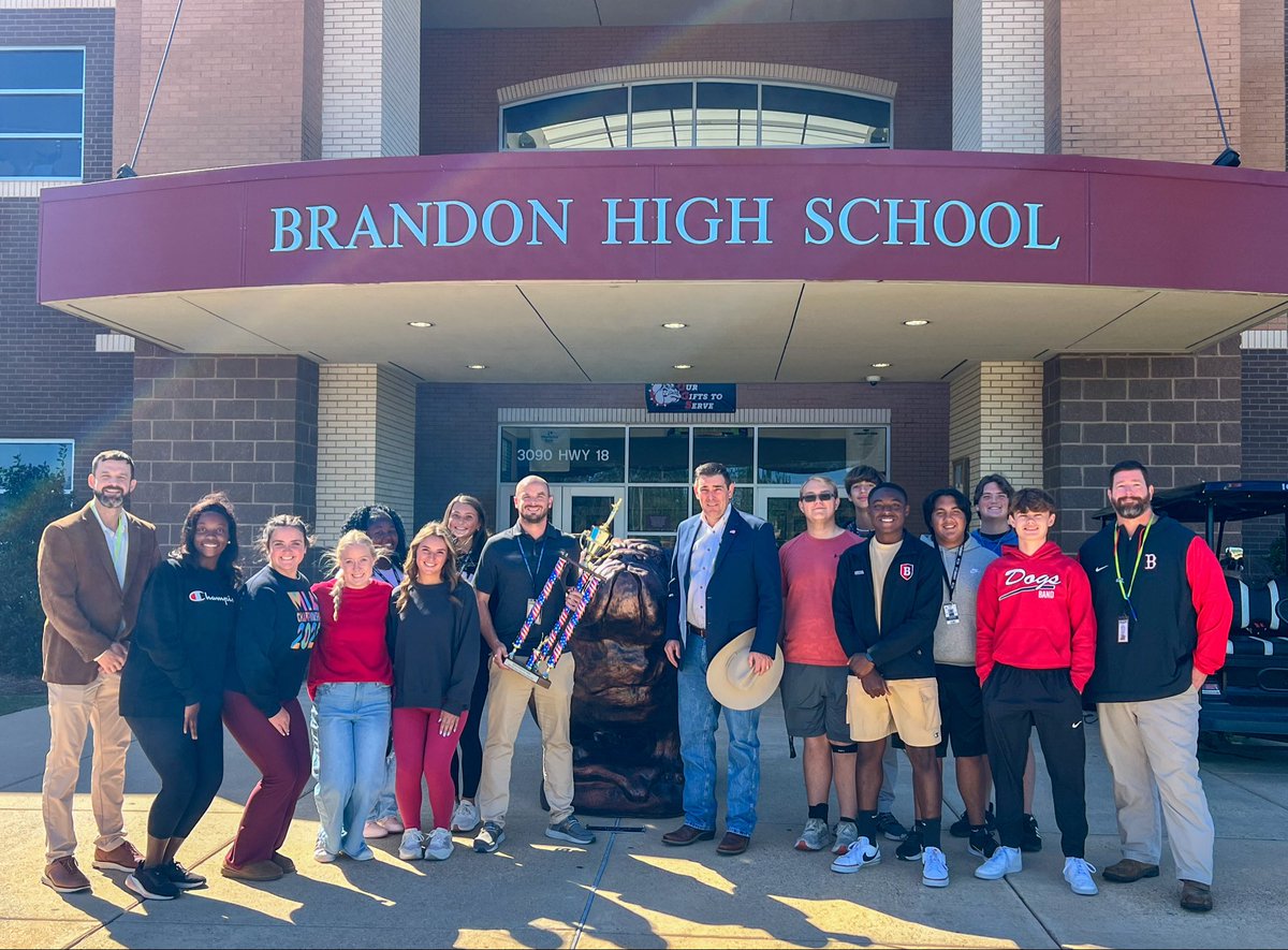 MSStateFair's tweet image. 🇺🇸 Give it up for Brandon High School, our Most Patriotic Band Competition Winner at the Great American Mississippi State Fair Band Competition! 🎺🎡 Their powerful performance marched to the beat of American pride. ❤️🤍💙