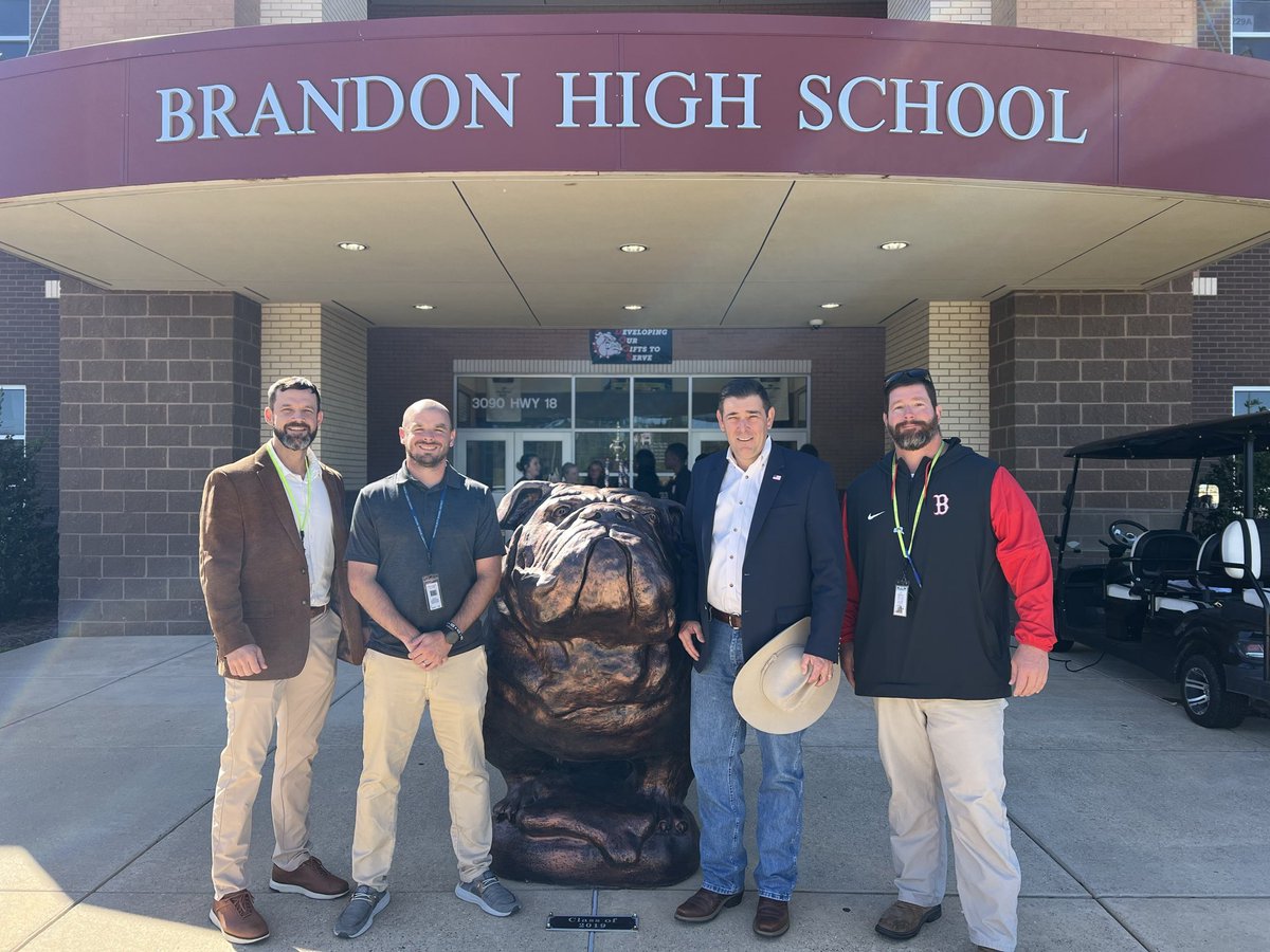 MSStateFair's tweet image. 🇺🇸 Give it up for Brandon High School, our Most Patriotic Band Competition Winner at the Great American Mississippi State Fair Band Competition! 🎺🎡 Their powerful performance marched to the beat of American pride. ❤️🤍💙