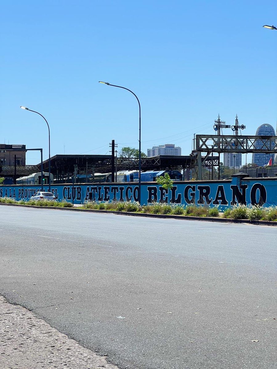 En el aeropuerto o en la terminal, para que les quede claro, esta es la provincia del Club Atlético Belgrano.