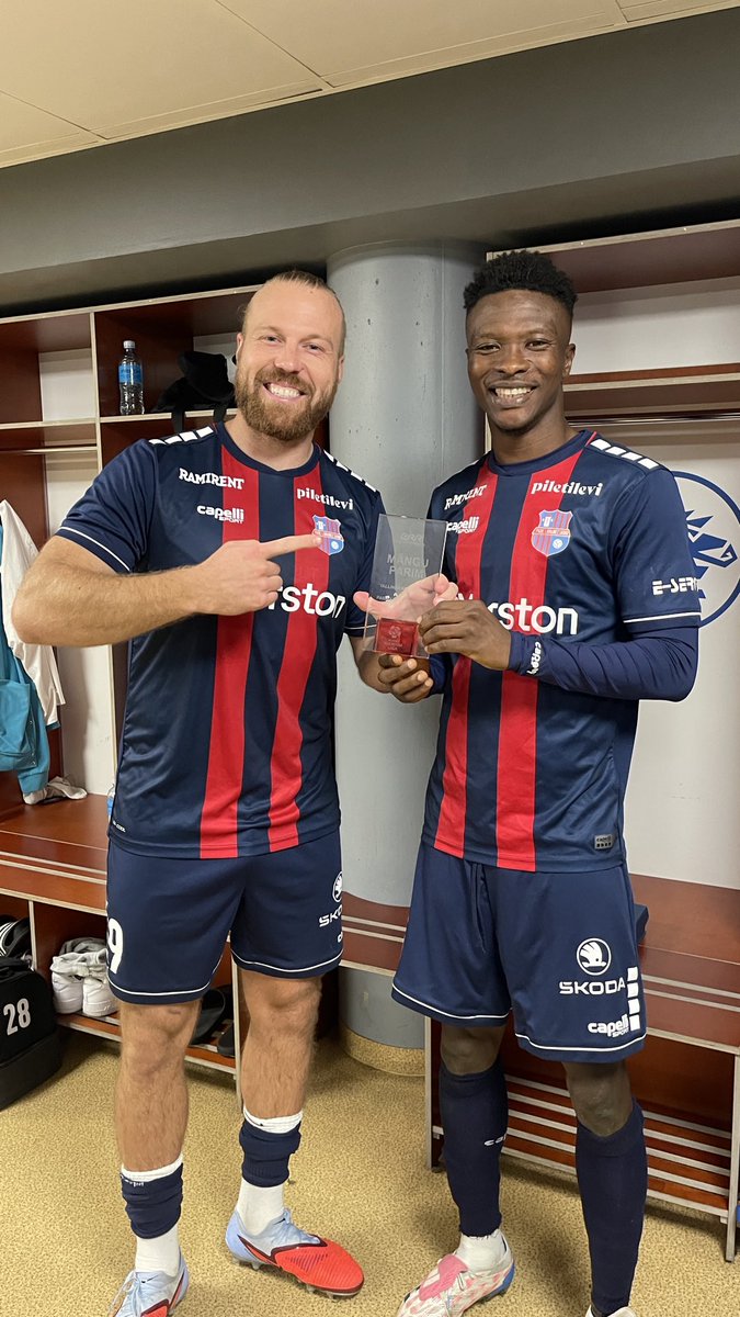 What a game 
Equalizing goal and assist for the winning goal 
Man of the match performance
My teammates think so 
He want me to take the award but no they gave it to you 🙌🏾🙌🏾❤️