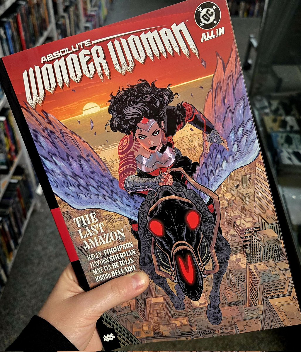 Shellsweeet's tweet image. Adding to my reading pile! #newcomicbookday