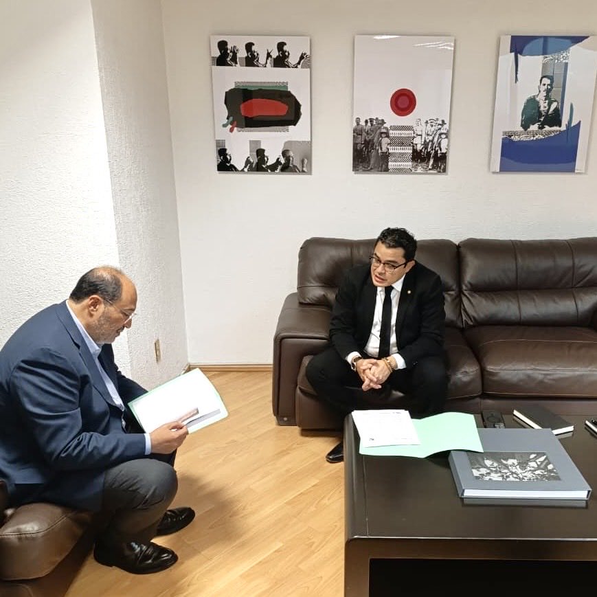 gtorreszelaya1's tweet photo. HONDURAS Y MÉXICO 🇭🇳🇲🇽 
Reunión en CDMX con Lázaro Cárdenas Batel, Jefe de la Oficina de la Presidencia de México, para tratar temas de interés Binacional. Las primeras Presidentas de Honduras y México; Xiomara Castro y Claudia Sheinbaum comparten una fuerte agenda social, solidaria, soberana y digna. @Claudiashein @XiomaraCastroZ