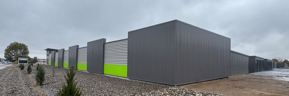 ForgeBuildingC1's tweet image. Curb appeal matters. Your self storage facility has 5–8 sec to capture attention from the street. This 46,285 sf, 471-unit mixed climate-controlled and non-climate-controlled project in Twin Falls, ID, demonstrates how color, contrast, and texture can make a lasting impression.