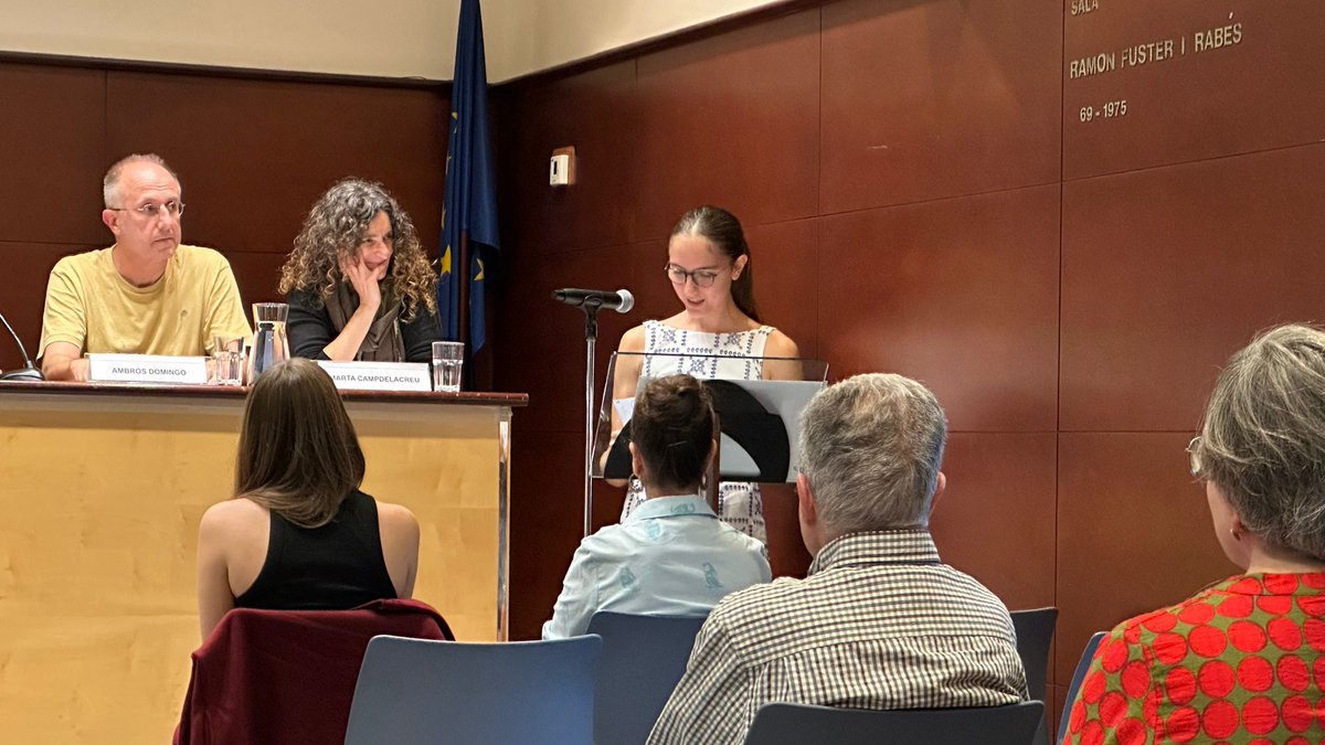 INSRoquetes's tweet photo. El passat 29 de setembre vam saber que Lorena Curto havia estat guanyadora del XLIV Premi de Filosofia Arnau de Vilanova pel seu TDR “Donna Haraway i d’altres Txulucens”, tutoritzat per la professora Joana Subirats @nuriajoana
Moltes felicitats a les dos!!! https://t.co/1HrYZbRpL2