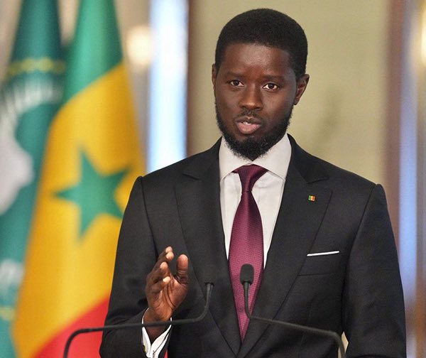 sylla_humoriste's tweet image. La plupart des Sénégalais ont une mentalité révolue.
« Une langue est juste un outil mais pas un art à maîtriser » dit : Mariana Pascale
L’accent n’y était pas mais le plus important y était: un anglais clair et compréhensible »
Respect!🫡