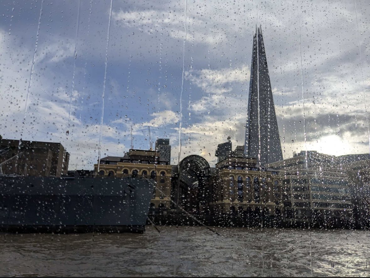 TravelM75875231's tweet image. Rainy days in London hit different.
The sound of raindrops on old streets, the glow of the city lights, and that cozy café warmth. ☕️🌂
London, you’re magic — even in the rain. ✨
#LondonVibes #RainyDays #CityMagic