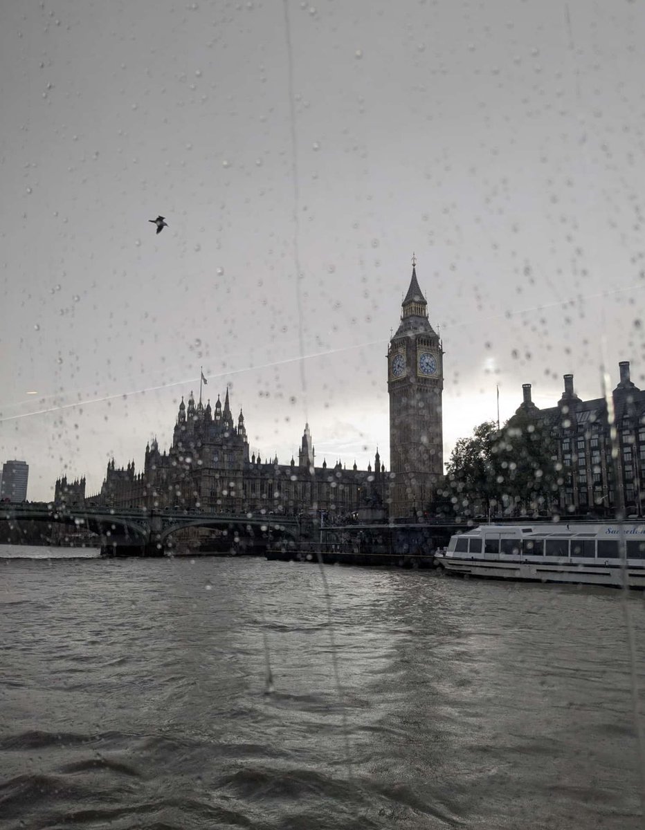 TravelM75875231's tweet image. Rainy days in London hit different.
The sound of raindrops on old streets, the glow of the city lights, and that cozy café warmth. ☕️🌂
London, you’re magic — even in the rain. ✨
#LondonVibes #RainyDays #CityMagic