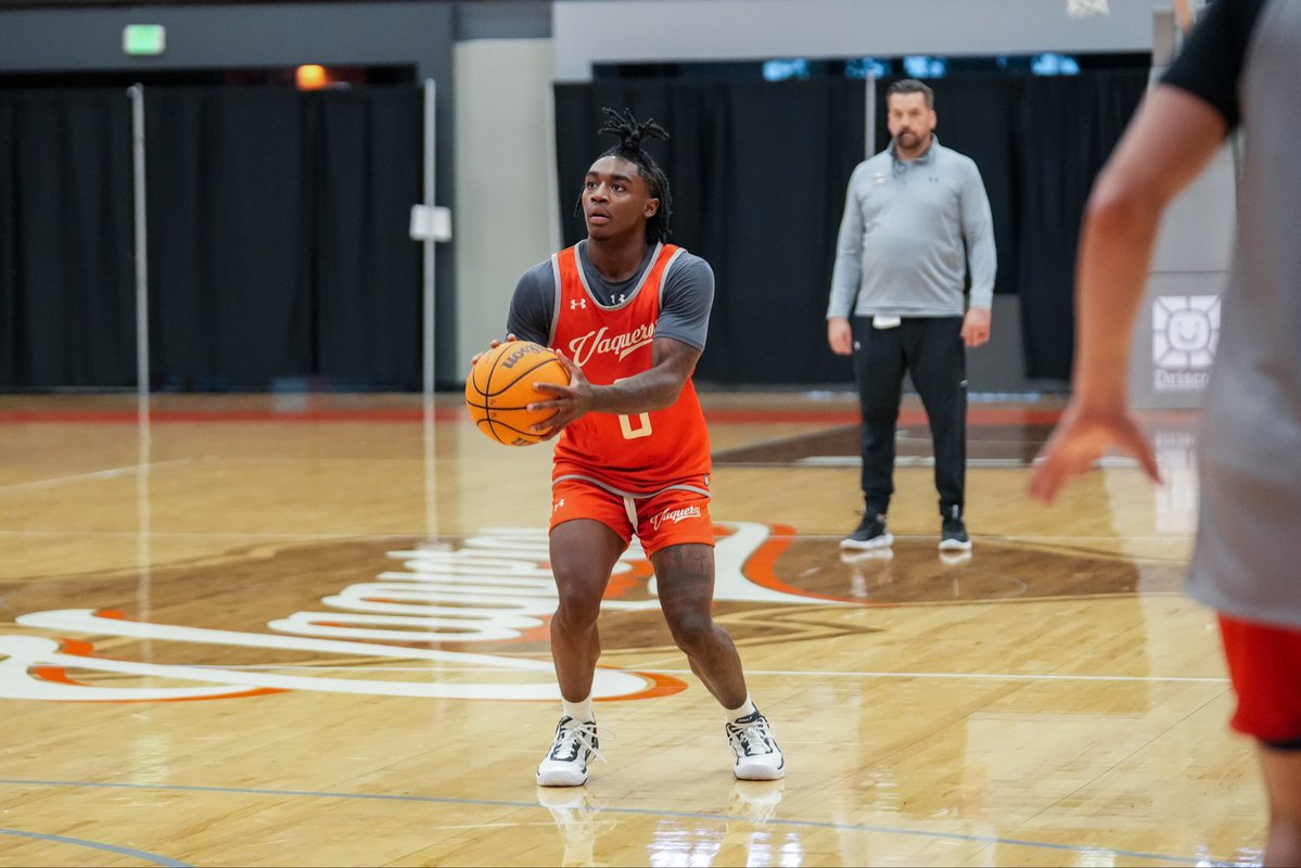 UTRGVmbb's tweet image. Thank you to our Season ticket holders who got an inside look at practice. Was great meeting you all! Your support means everything!✌️
#UTRGV #RallyTheValley