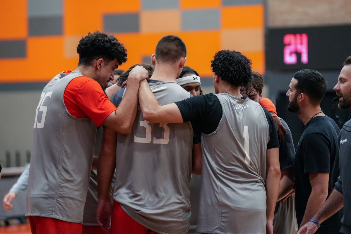 UTRGVmbb's tweet image. Thank you to our Season ticket holders who got an inside look at practice. Was great meeting you all! Your support means everything!✌️
#UTRGV #RallyTheValley