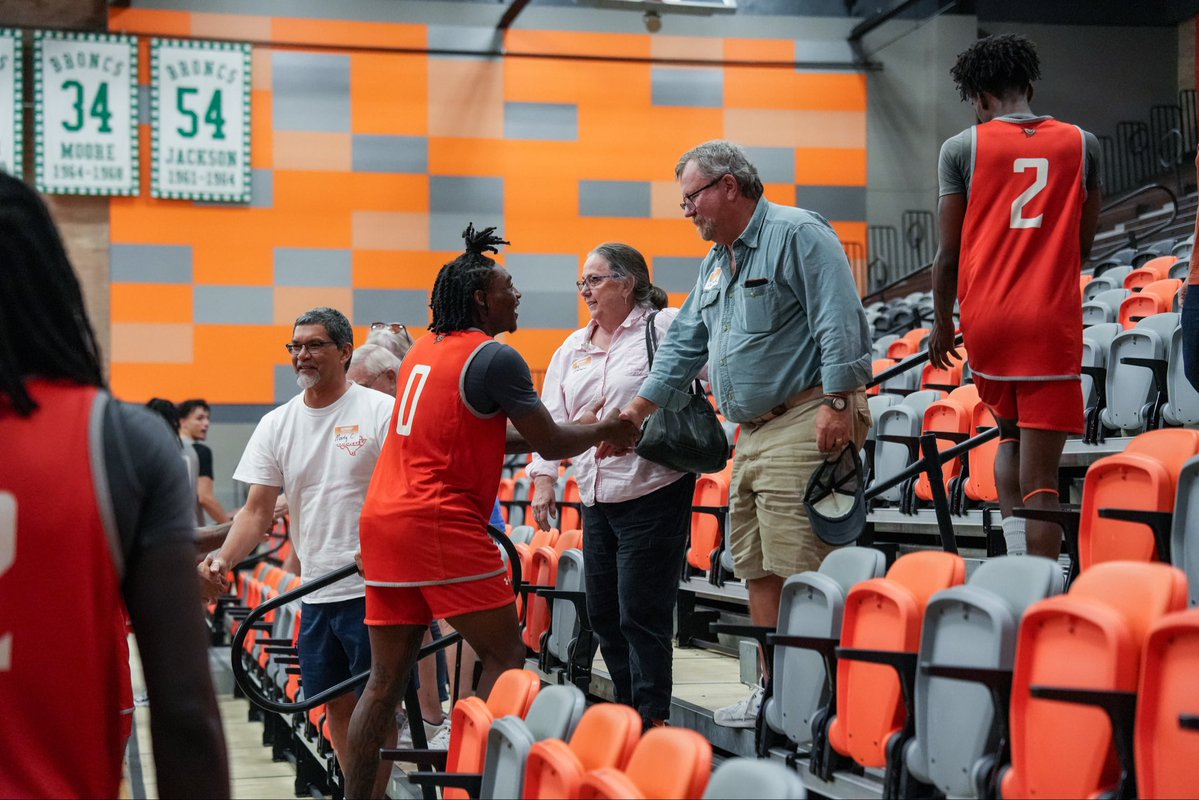 UTRGVmbb's tweet image. Thank you to our Season ticket holders who got an inside look at practice. Was great meeting you all! Your support means everything!✌️
#UTRGV #RallyTheValley