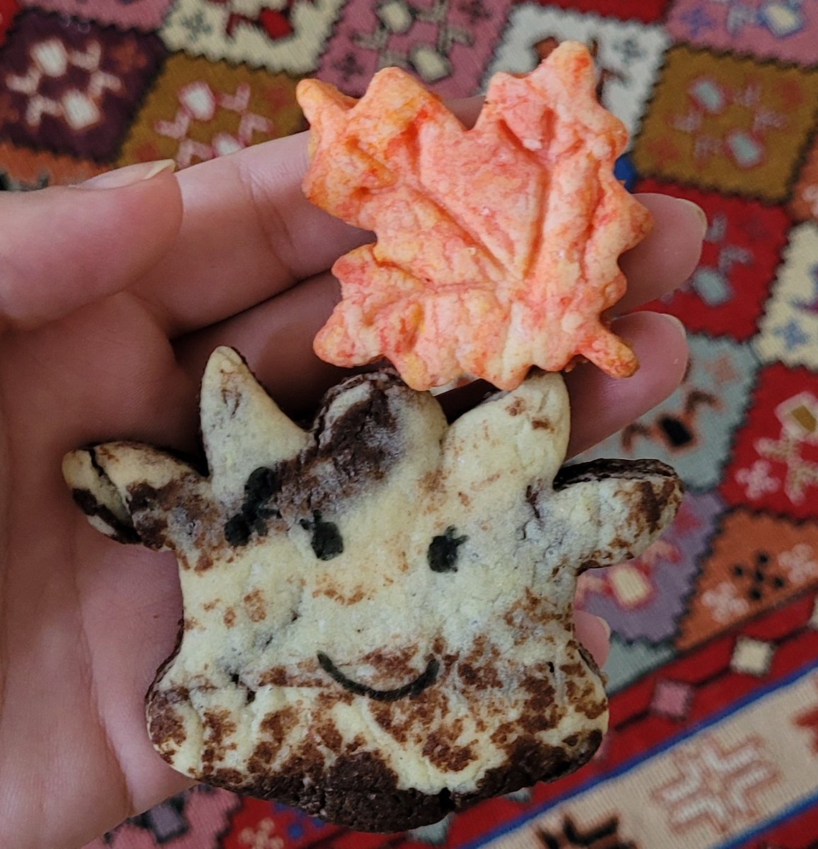 مهر/ ۰۴؛
هنوز از اون مِه تاریک بیرون نیومدم. اگر ادامه بدم نور رو می‌بینم. کاش دوباره همه‌ی چاه و چاله‌های جهان سر راه من سبز نشه.