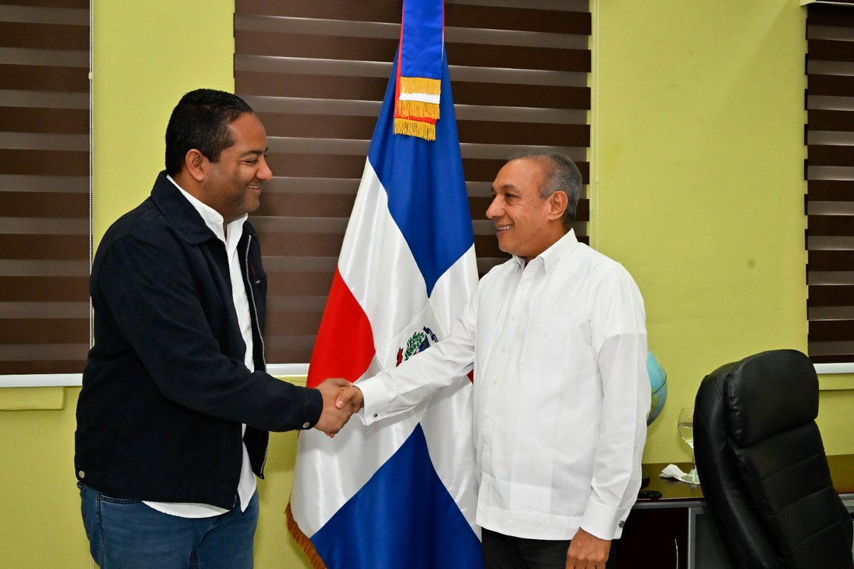 BennyMetz's tweet image. Hoy con la precaución correspondiente, sostuvimos una reunión con el director de @CONAPERD Demetrio Vicente, en donde pasamos balance a los acuerdos y trabajos comunes en favor de los adultos mayores con discapacidad.

#ConadisConTodos