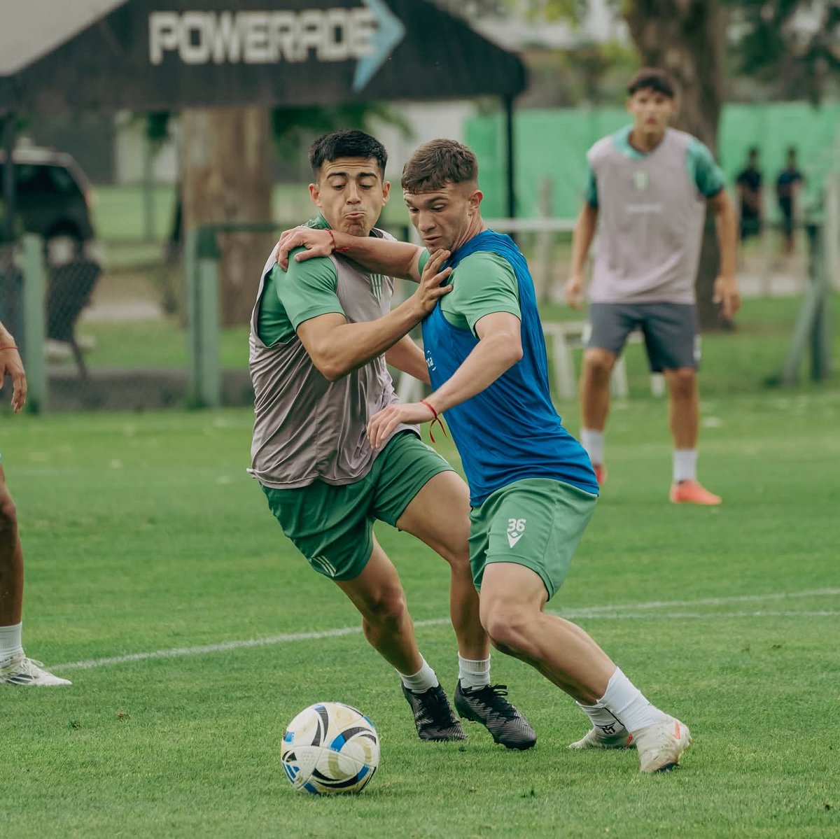 TiempoDeportiv8's tweet photo. El equipo que encabeza Pedro Troglio un nuevo día de entrenamiento en su predio de Luis Guillón del #Taladro 

#ElTaladro #Banfield https://t.co/KejExAt8fu