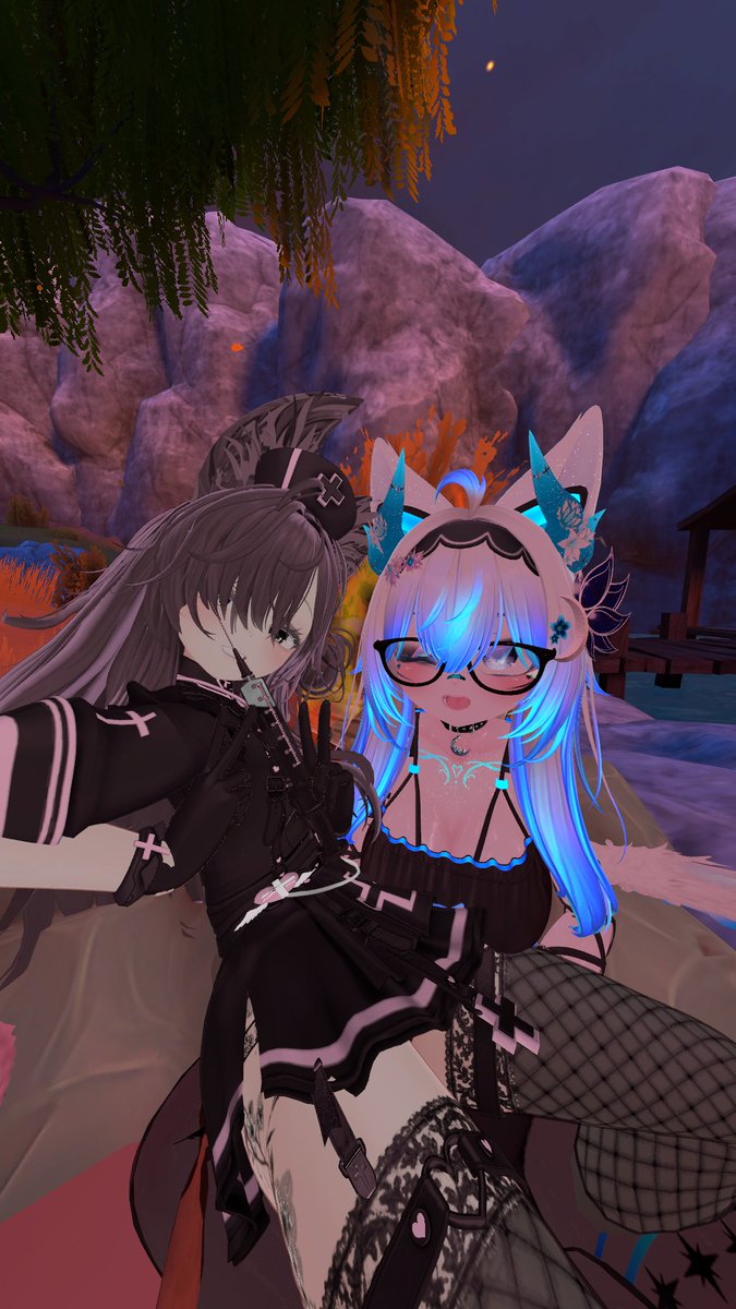 CosmicPupi's tweet photo. Look who I found the other day! @Kitsu_Mitsuki https://t.co/0EcVn08TDT