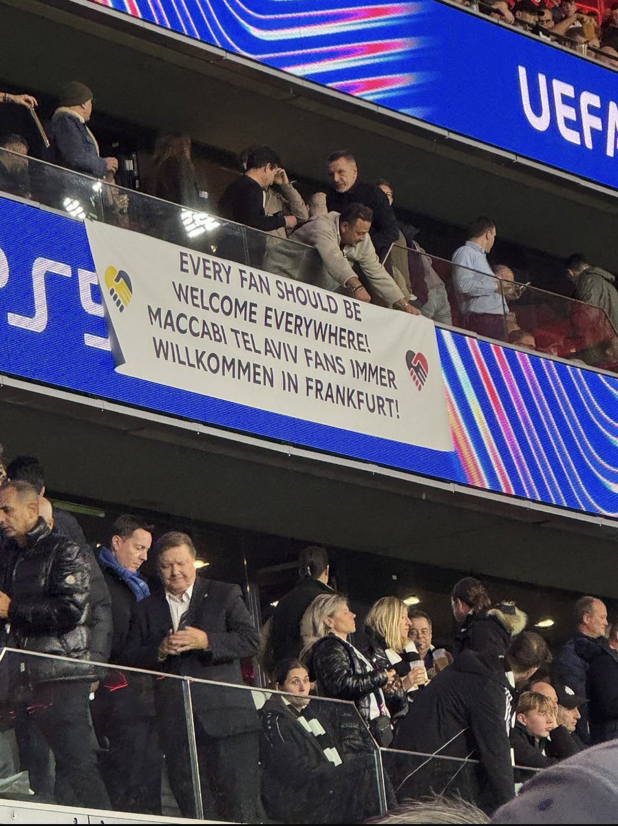 Incredible from the Eintracht Frankfurt fans at home to Liverpool this evening in the Champions League!!!! 

👏👏👏

“Every fan should be welcome everywhere! Maccabi Tel Aviv fans are always welcome in Frankfurt.”

🙏🇮🇱🇩🇪