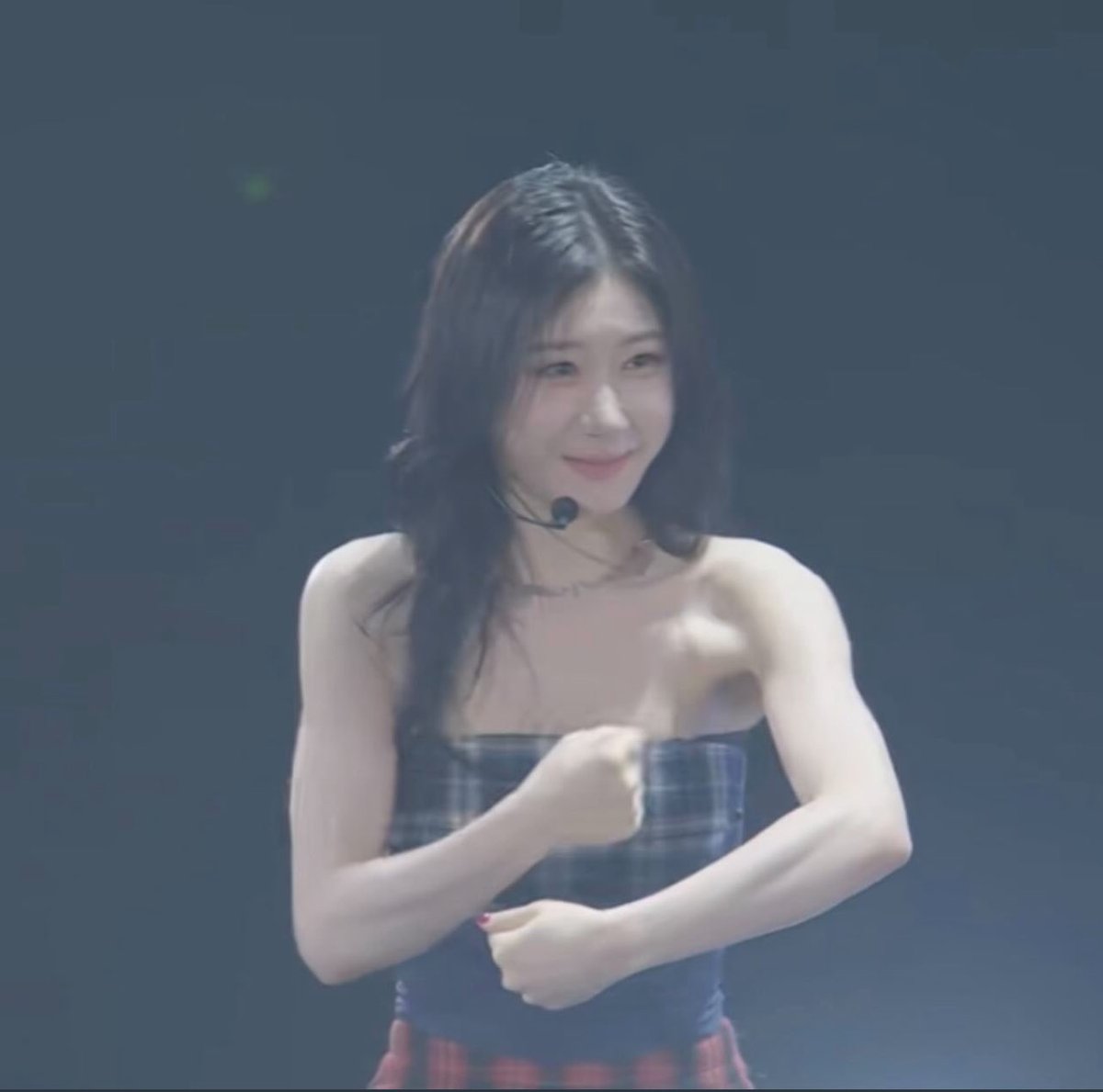 chaeryeongsLOG's tweet image. chaeryeong as muscular hello kitty ☺️