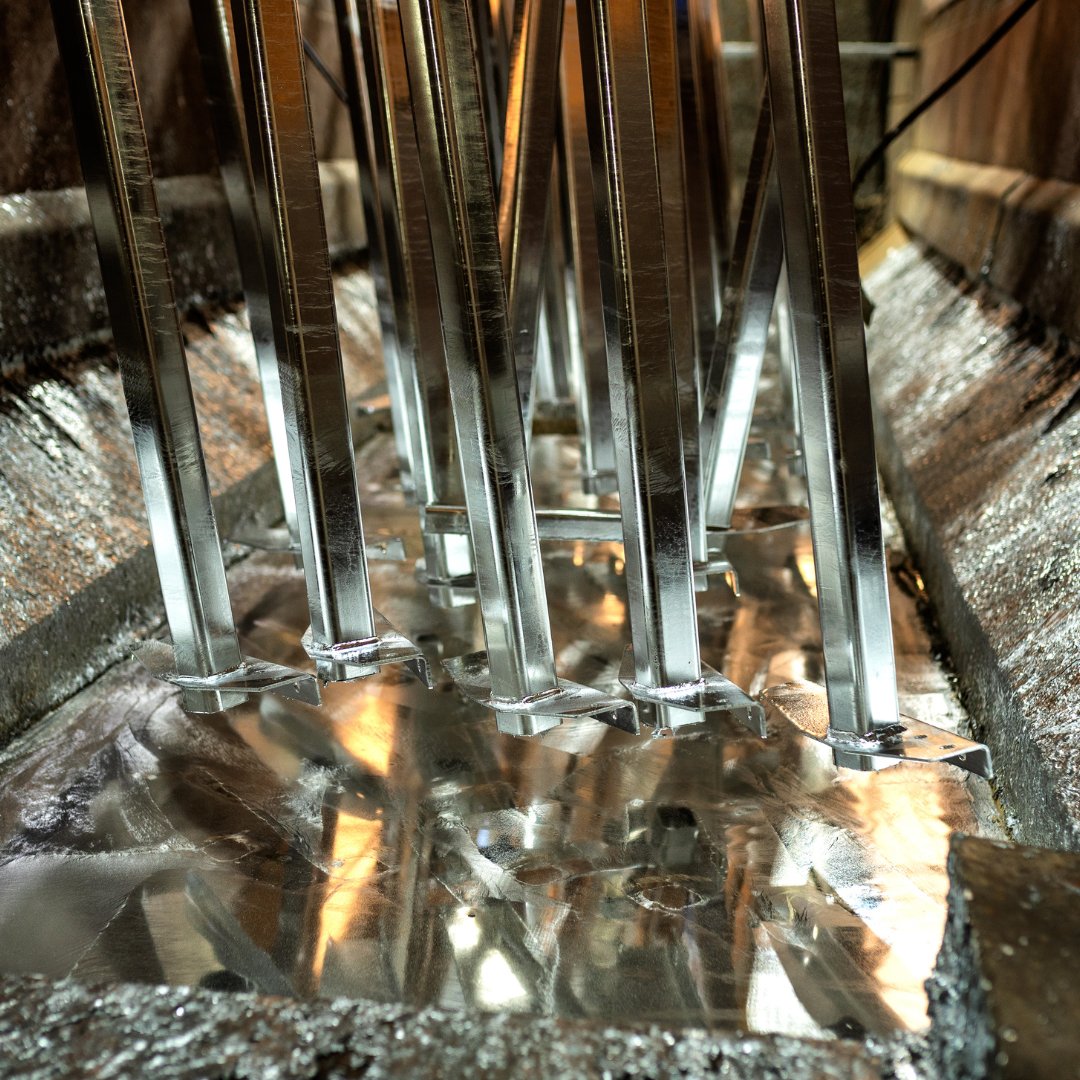 Electrolift1's tweet image. Electrolift engineers hoists for a range of industrial applications, including the galvanizing process—where equipment must withstand extreme heat, corrosive conditions, and continuous operation. 

#Galvanizing #EngineeredForReliability #Manufacturing #USAEngineered