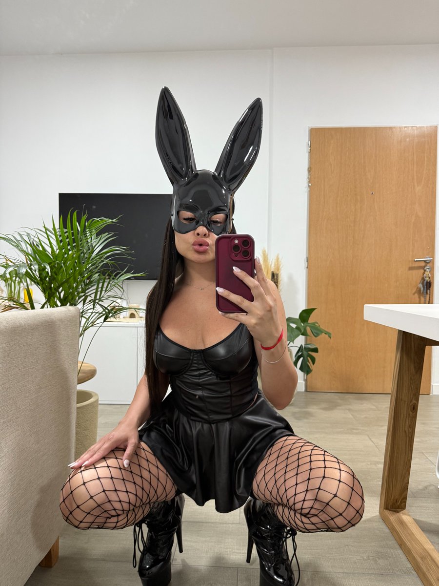 EllAmazes's tweet photo. My new outfit is giving me all kinds of naughty ideas. Who's down to help me fuck them all out? FREE LINK ⬇️ https://t.co/5AQ7XRwKDR