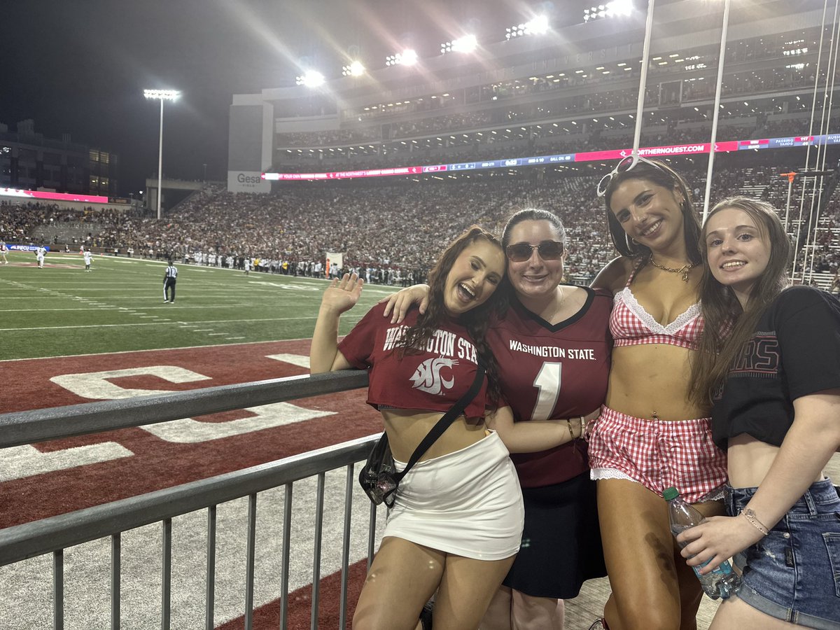 evrybodyluvskai's tweet image. #PullmanBCT