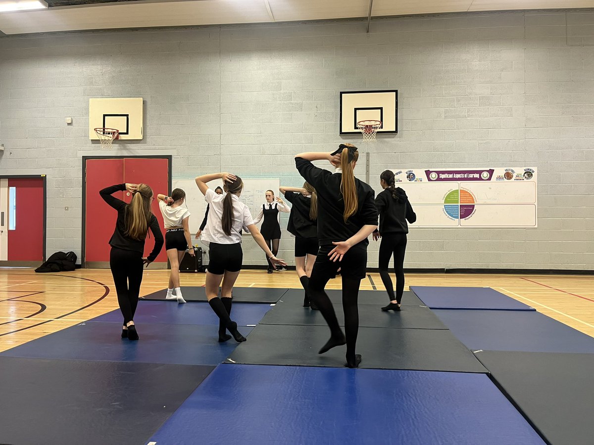 ASGRosshall's tweet photo. Brilliant day out & about 🐝
Assembly at @crookstoncastle ✅
Cycling with @RAInclusion students at @clydecyclepark ✅
Playground Buddies at @Sandwood120 ✅
Gymnastics at Rosshall for #Gymfest prep ✅
Brilliant effort & energy from everyone 🚴♀️🤸♀️
@PEPASSGlasgow @RosshallAcademy https://t.co/b55G4B3d8j