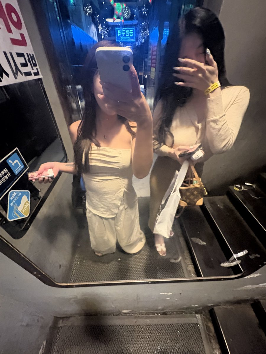 apatura95's tweet photo. 씨발 뽀로로마냥 ㅈㄴ 쳐 놀고싶당 ..❤️😜😜
#섹트 #오프  #만남  #스위치  #맘눌뎀 https://t.co/4W3gv1kPzU