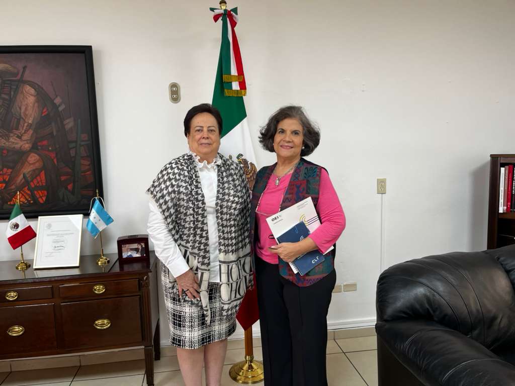 🇲🇽🤝🇭🇳 La Embajadora Susana Peón recibió a la Sra. Carmen Largaespada, Directora de <a href="/oeiHonduras/">OEI - Honduras</a> .

Dialogamos sobre nuevas iniciativas de cooperación educativa y cultural para fortalecer los lazos entre México y Honduras.

#Cooperación #Educación #Cultura