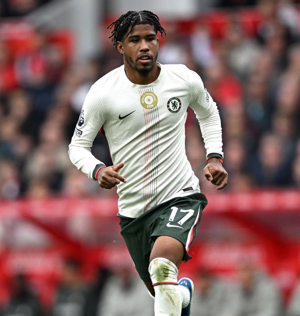 🚨 Andrey Santos is still an essential and main part of Chelsea's project. 

Maresca considers him important in his rotations. Even though some Saudi clubs are interested, Chelsea rejected the offers, as confirmed per Fabrizio.