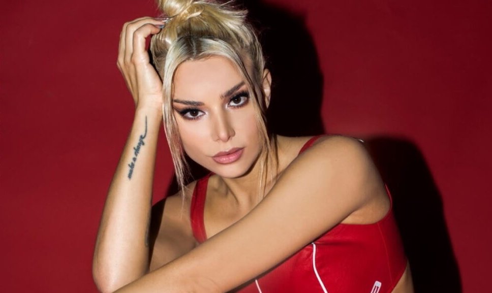 🇨🇾 La prensa apunta a Josephine como representante de Chipre en Eurovisión 2026

Según el periodista Giorgos Liagas habría una probabilidad del 99% de que fuera la abanderada

📺La CyBC pide paciencia, resaltando que no se han tomado decisiones finales

👉🏼eurovision-spain.com/la-prensa-apun…