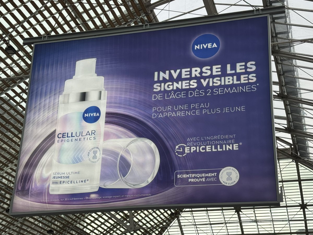 Une pensée pour <a href="/kiki2laro/">Christophe de La Roche Saint-André</a> 
(Gare de Lyon à Paris, à l’instant)