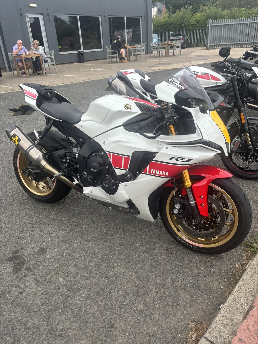 Chris241287's tweet photo. A shameless bike post because it’s been far too long!
#yamaha #r1 #worldgp60thanniversary #arrow #brembo #lightech #evotechperformance #puig #brembo #michelin https://t.co/7n3lzrEdhH