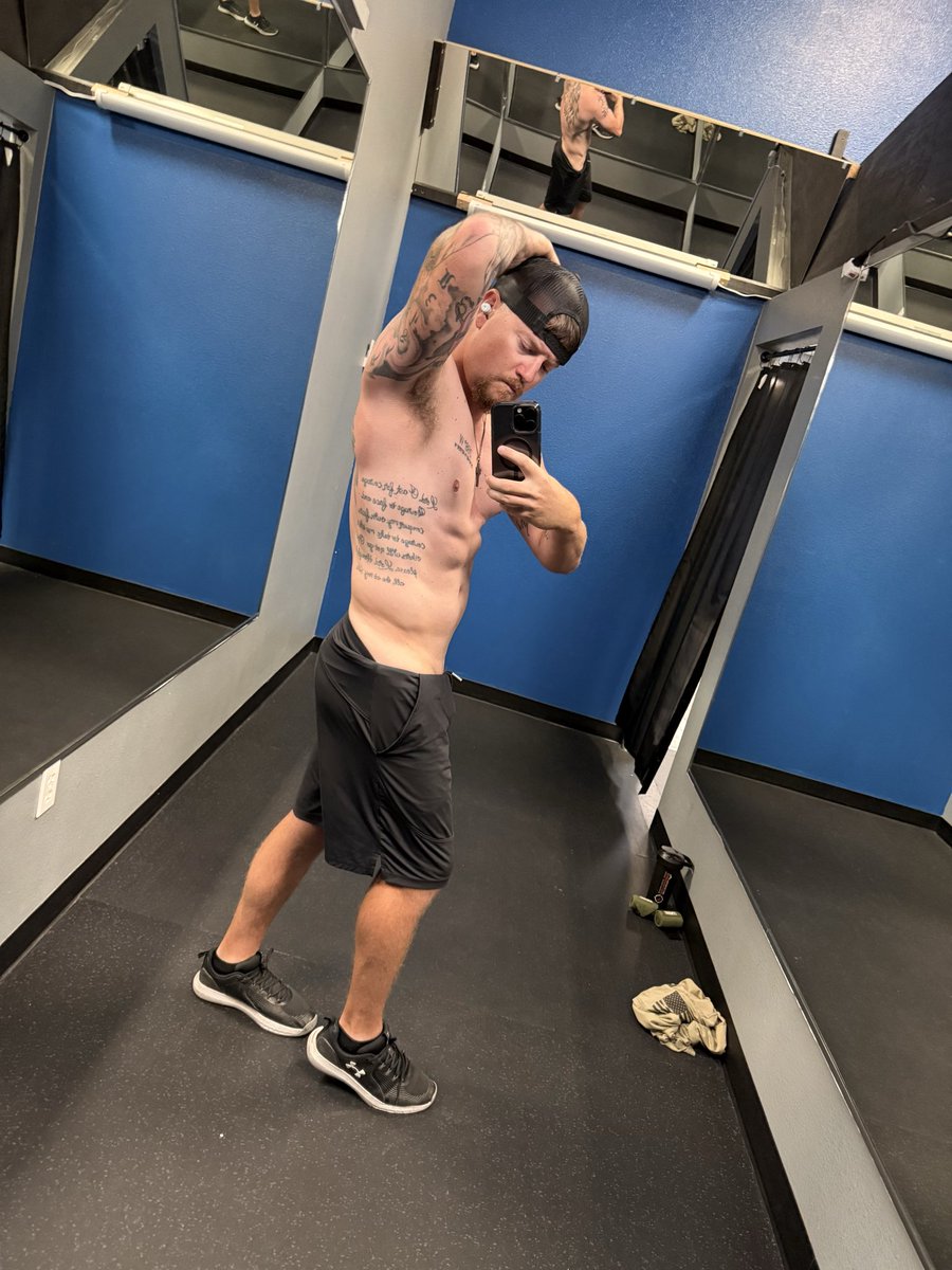 GunzGrunt31's tweet photo. Get up and work your a$$ off for it!

#gymmotivation #fitness 

🇺🇸🤙🏻 https://t.co/L5sKS3fjZg