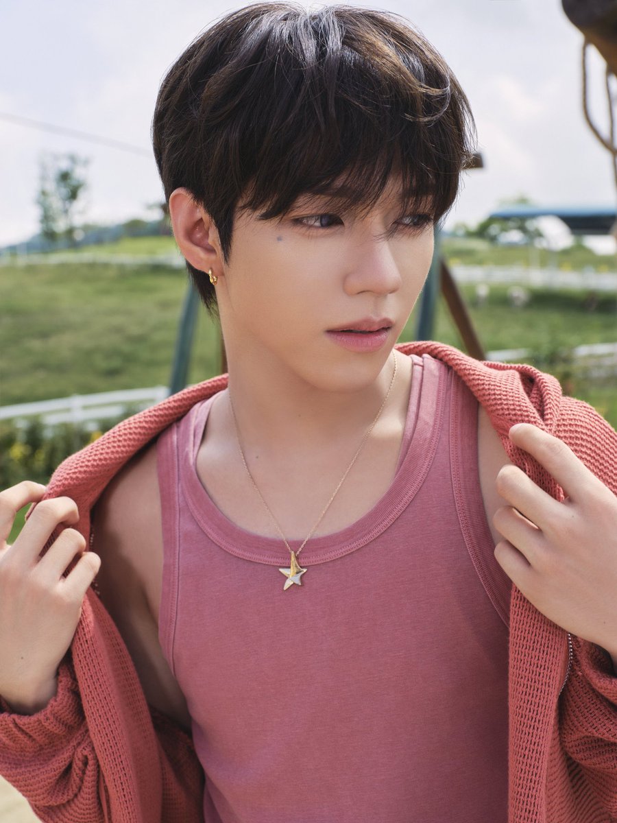 _ahofJL's tweet image. his mole, his jawline, his neck, his shoulder and his collarbones… all in plain sight 🫠 we are so so blessed oh my god
#아홉 #제이엘 #AHOF #JLGaspar @AHOF_official