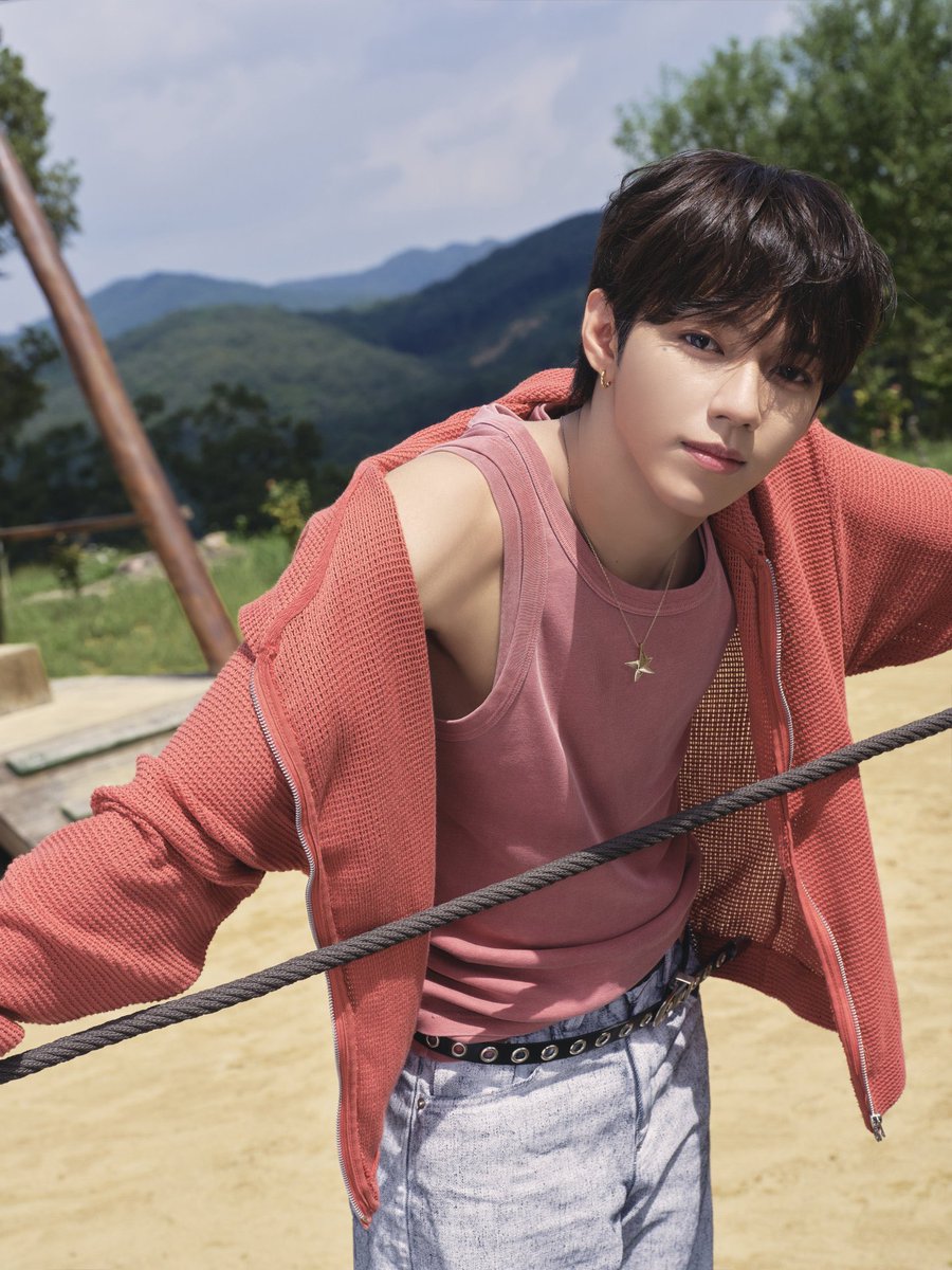 _ahofJL's tweet image. his mole, his jawline, his neck, his shoulder and his collarbones… all in plain sight 🫠 we are so so blessed oh my god
#아홉 #제이엘 #AHOF #JLGaspar @AHOF_official