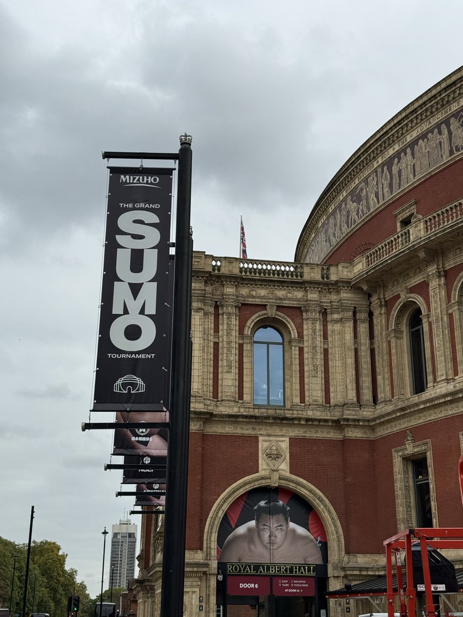 MsC_History's tweet photo. Felt very lucky to have visited the Grand Sumo Tournament at @RoyalAlbertHall last week, as part of their educational visit for schools. #grandsumotournament https://t.co/2x2351h9Uw