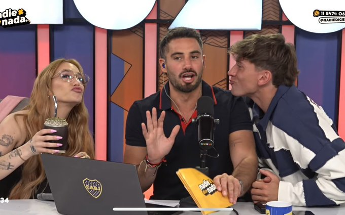 niaeu's tweet image. Ahi el Tano se tenía que correr y listo! Jaaaa

#margelita #margeliters #nadiedicenada