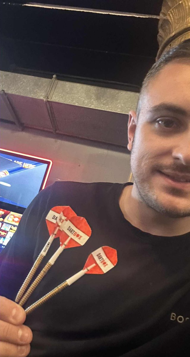 dartbox180's tweet image. We have pro snooker player Haydon Pinhey switching sports and using our #dartbox #audere 23g darts for his Monday league team winning the decisive game! 

#snooker #dartscommunity #Darts #dartsofinstagram