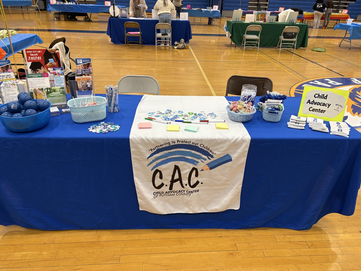 🌟 THANK YOU to the CAC staff who represented us at the Mahopac High School’s Wellfest last week! 💙 Your presence helped create a meaningful experience for students — and thanks to your efforts, 260 students wrote heartfelt messages to support children who visit the CAC. 💌✨