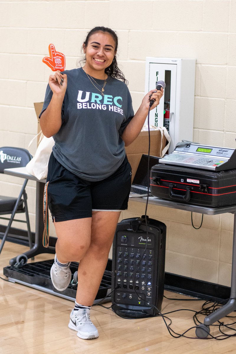 UTDUREC's tweet image. This past Thursday, our first ever Moon Ball event was an absolute blast!🚀 🌑🏐

We would like to thank all teams for over 50 donations that helped bring awareness to other resources/services we have here at UTD!🎁

#UTDallas #UTDUREC #YDoUrec #healthycomets #moonball