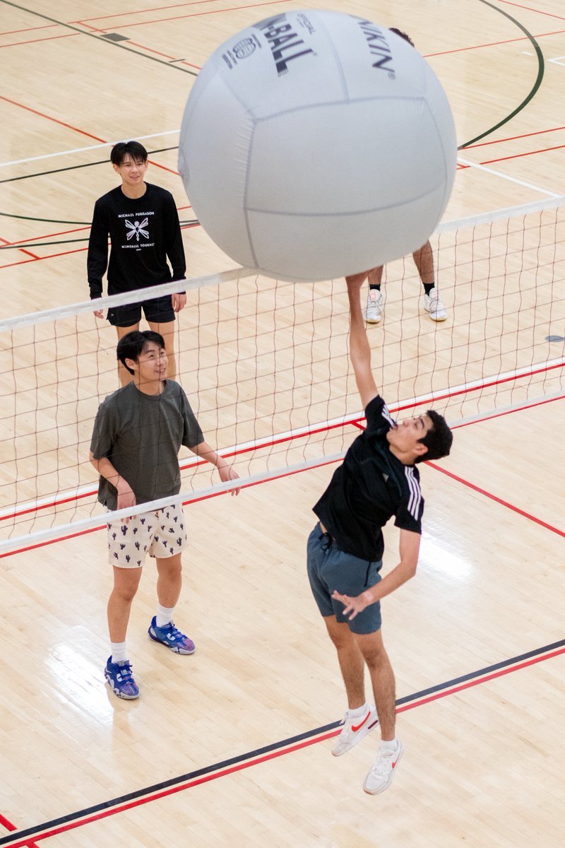 UTDUREC's tweet image. This past Thursday, our first ever Moon Ball event was an absolute blast!🚀 🌑🏐

We would like to thank all teams for over 50 donations that helped bring awareness to other resources/services we have here at UTD!🎁

#UTDallas #UTDUREC #YDoUrec #healthycomets #moonball